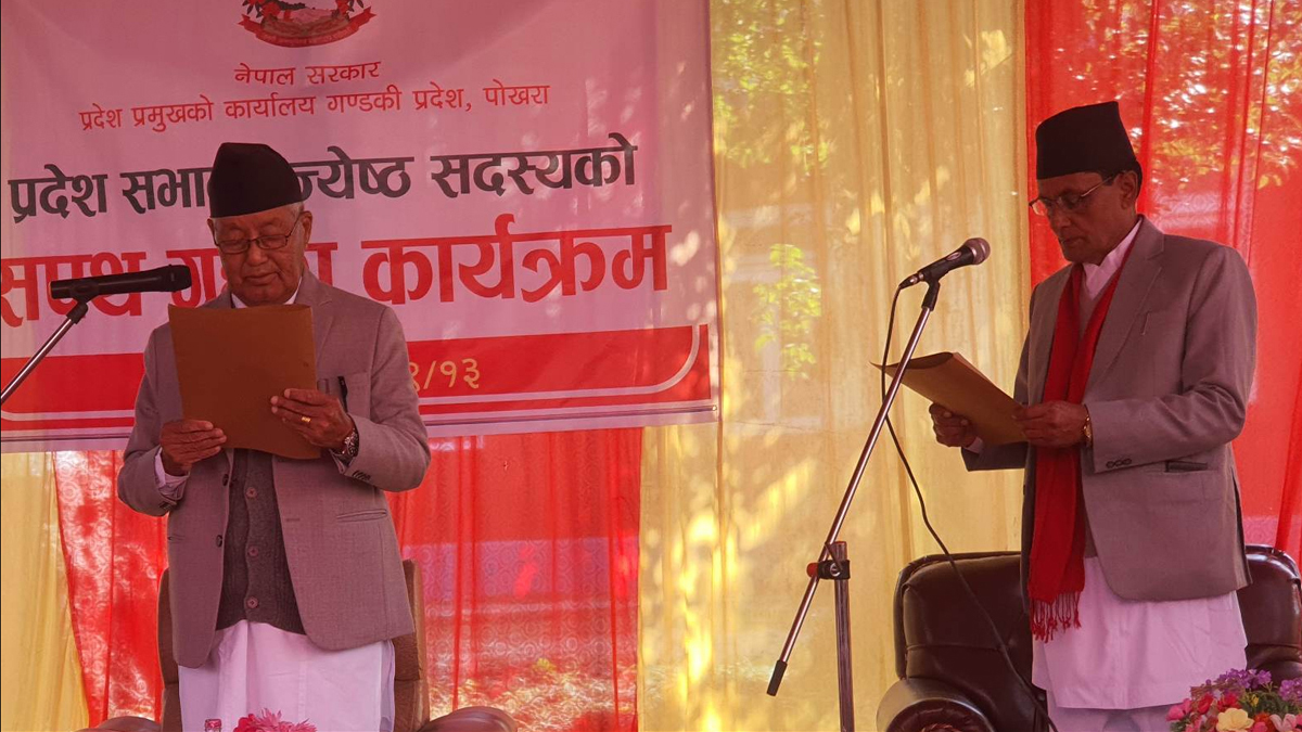 गण्डकीका ज्येष्ठ सांसद मित्रलाल बस्यालले लिए शपथ